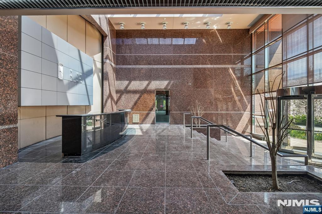 1000 Sylvan Avenue - Photo 4