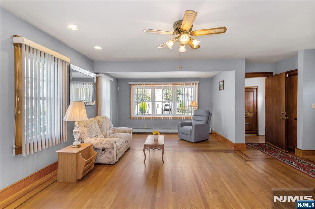 162 Chestnut Avenue - Photo 2