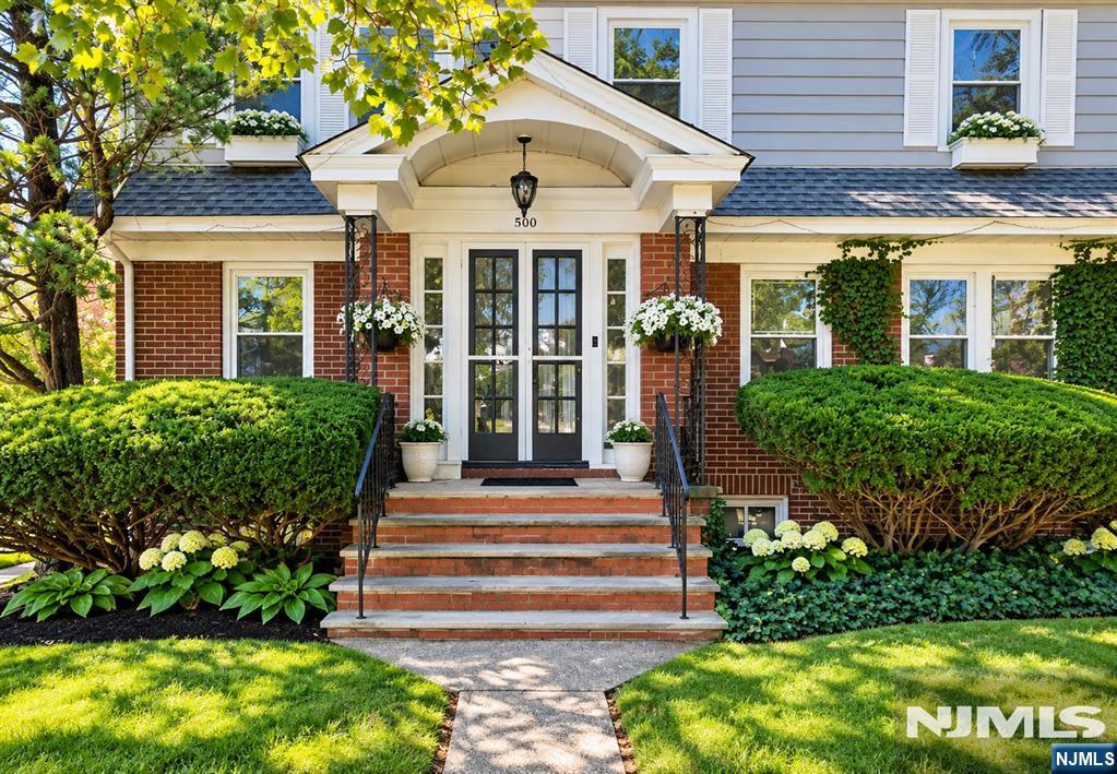 500 Maple Avenue - Photo 1