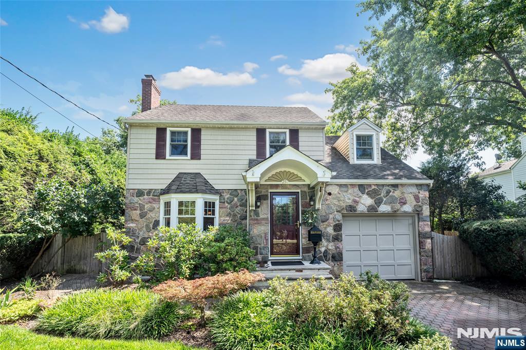 251 Rose Court - Photo 1
