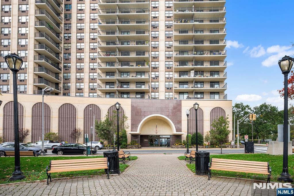 7855 Boulevard 26G - Photo 1