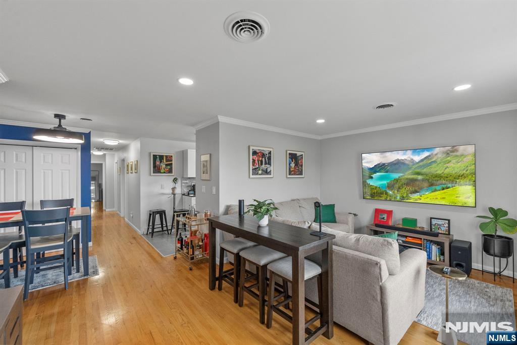 489 Jersey Avenue B - Photo 3
