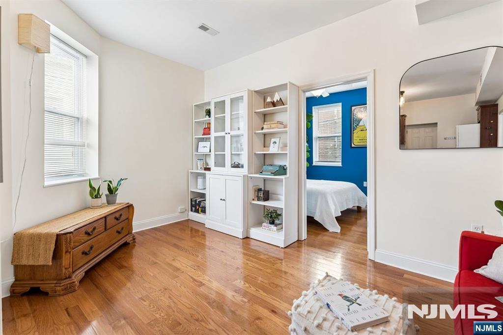 80 Bay Street 7 - Photo 2