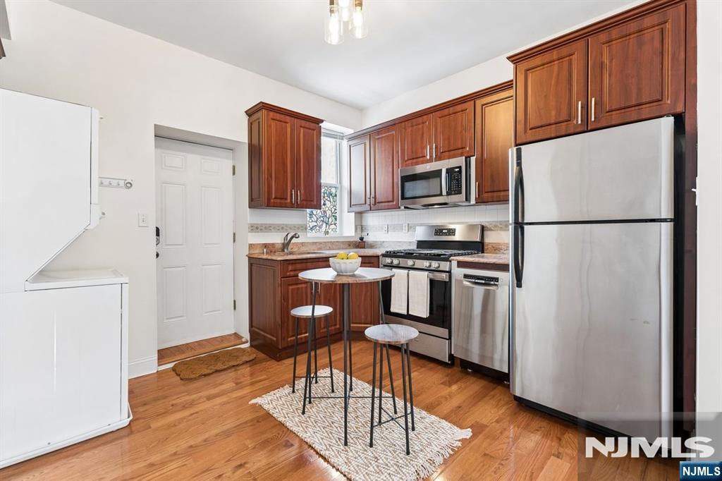 80 Bay Street 7 - Photo 4