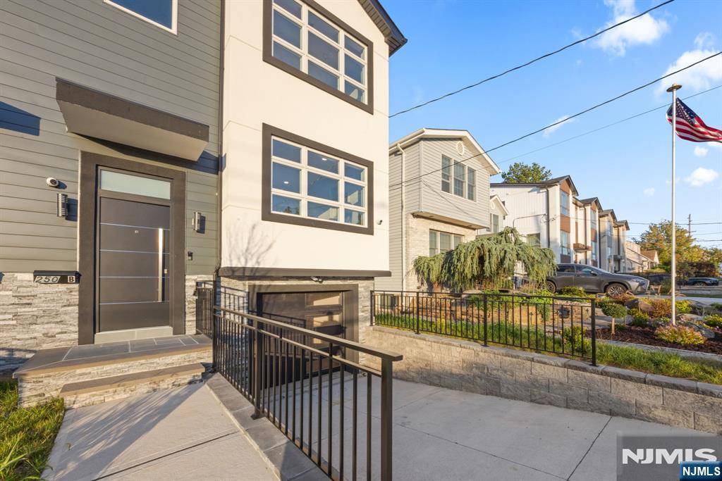 250 Hagan Place - Photo 2