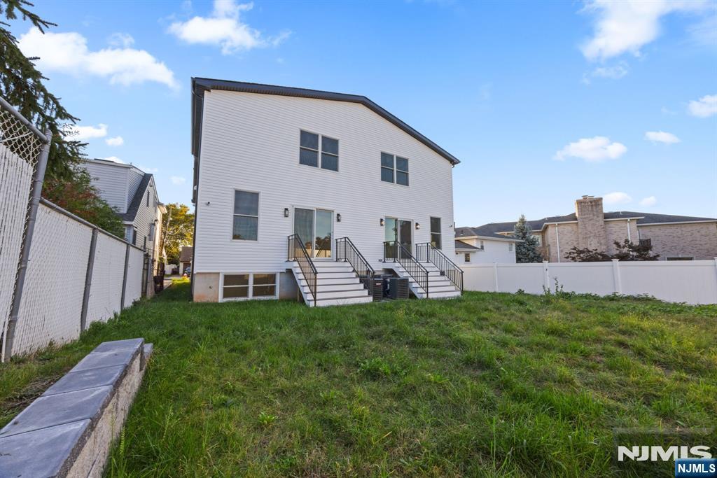 250 Hagan Place - Photo 4