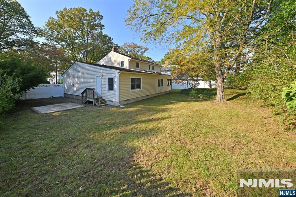600 Mazur Avenue - Photo 2
