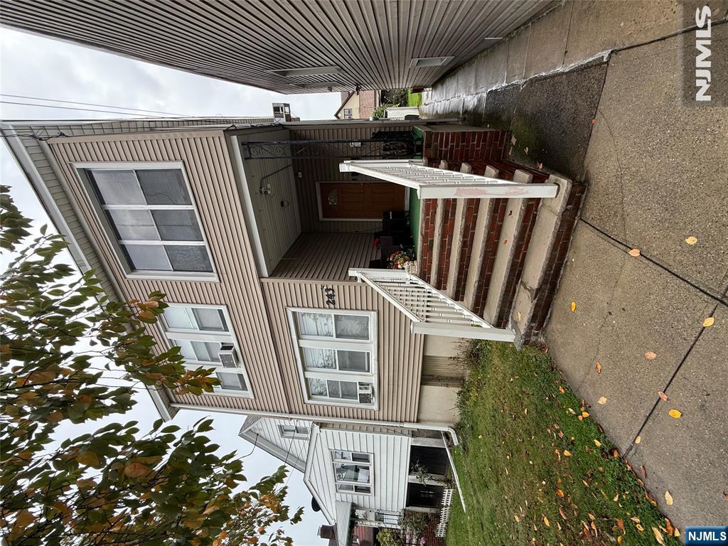 243 Pierre Avenue - Photo 2