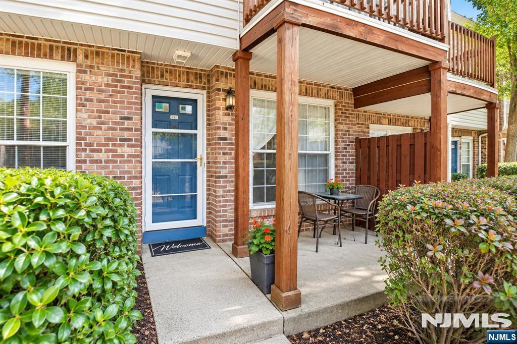 252 Village Circle Drive 1121 - Photo 2