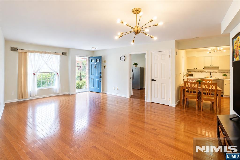 252 Village Circle Drive 1121 - Photo 3