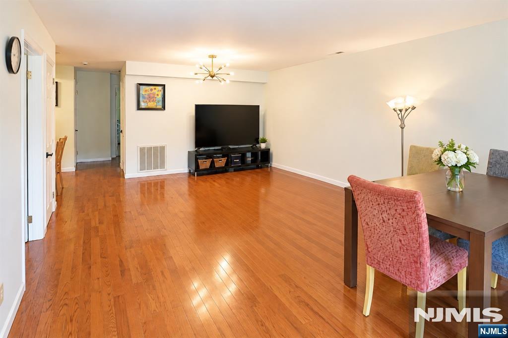 252 Village Circle Drive 1121 - Photo 4