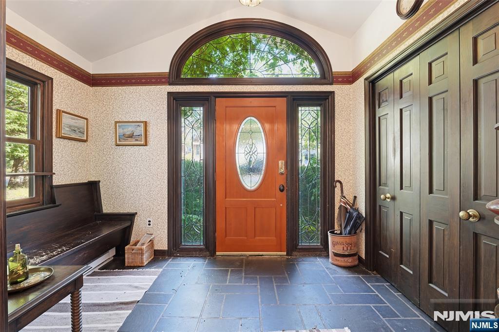 210 Leonia Avenue - Photo 2