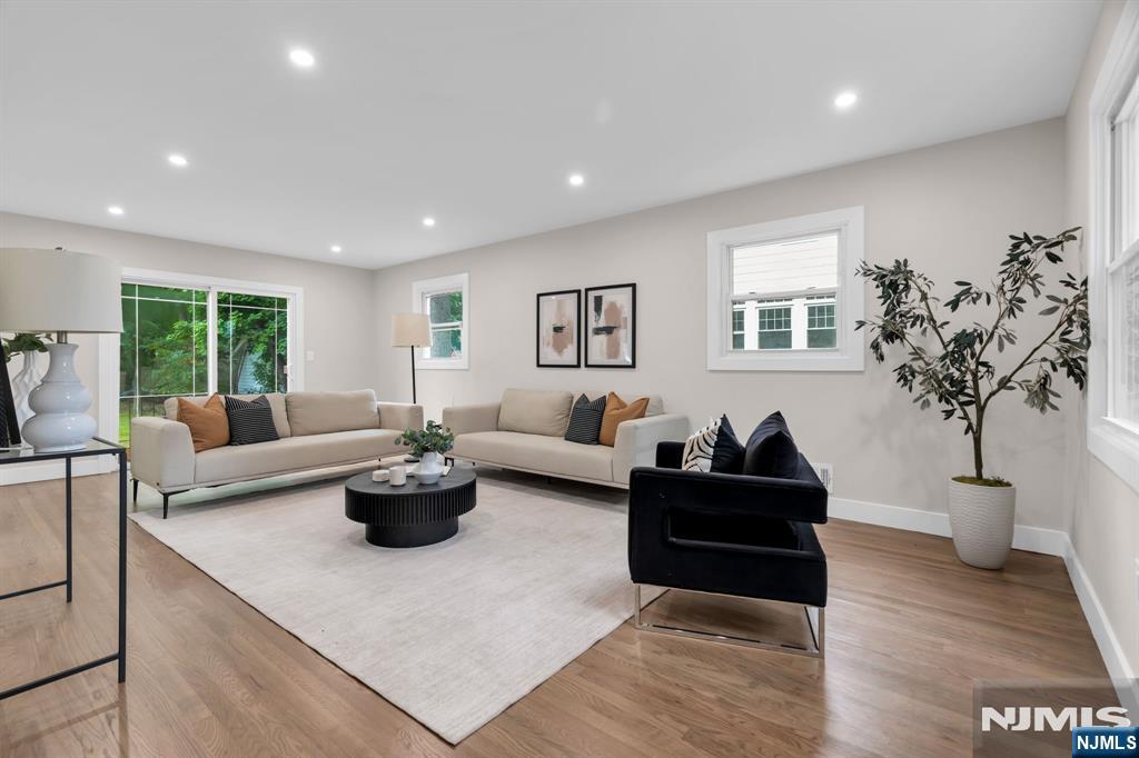 300 Tremont Avenue - Photo 2