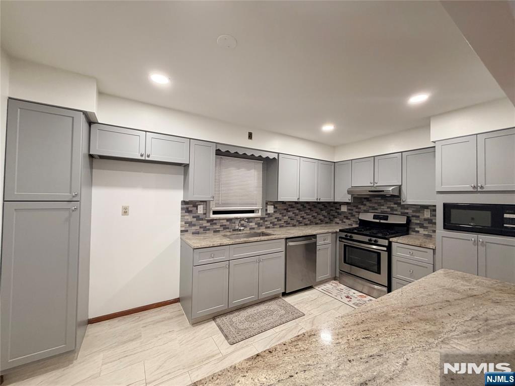 504 Davis Avenue 2 - Photo 1