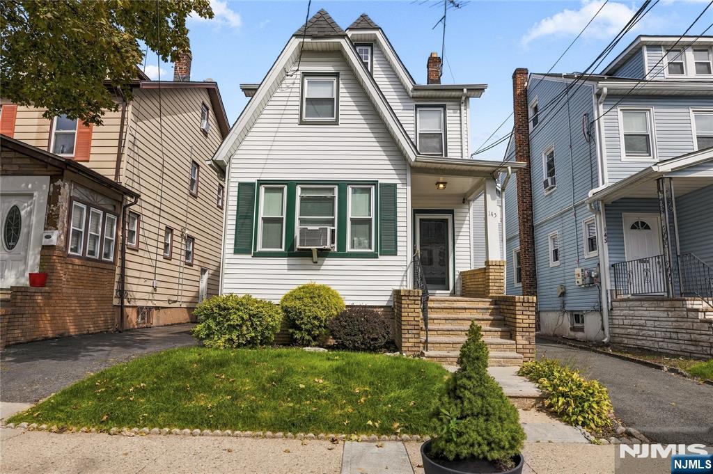 145 Ivy Street - Photo 1