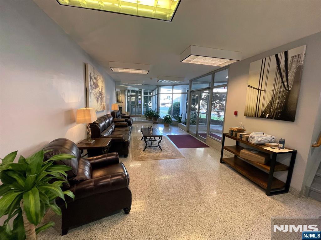 1541 Lemoine Avenue 4C - Photo 3