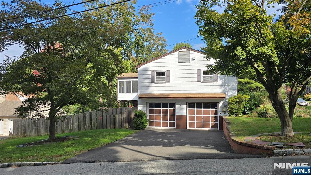 Photo 4 of Single family home for sale at 5 Cedar St, Hillsdale, NJ 07642 | MLS# 26039434 | Listing updated on 2026-10-17