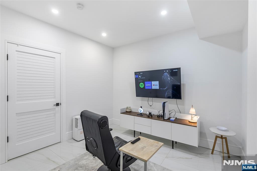 151 Stuart Street — photo 39