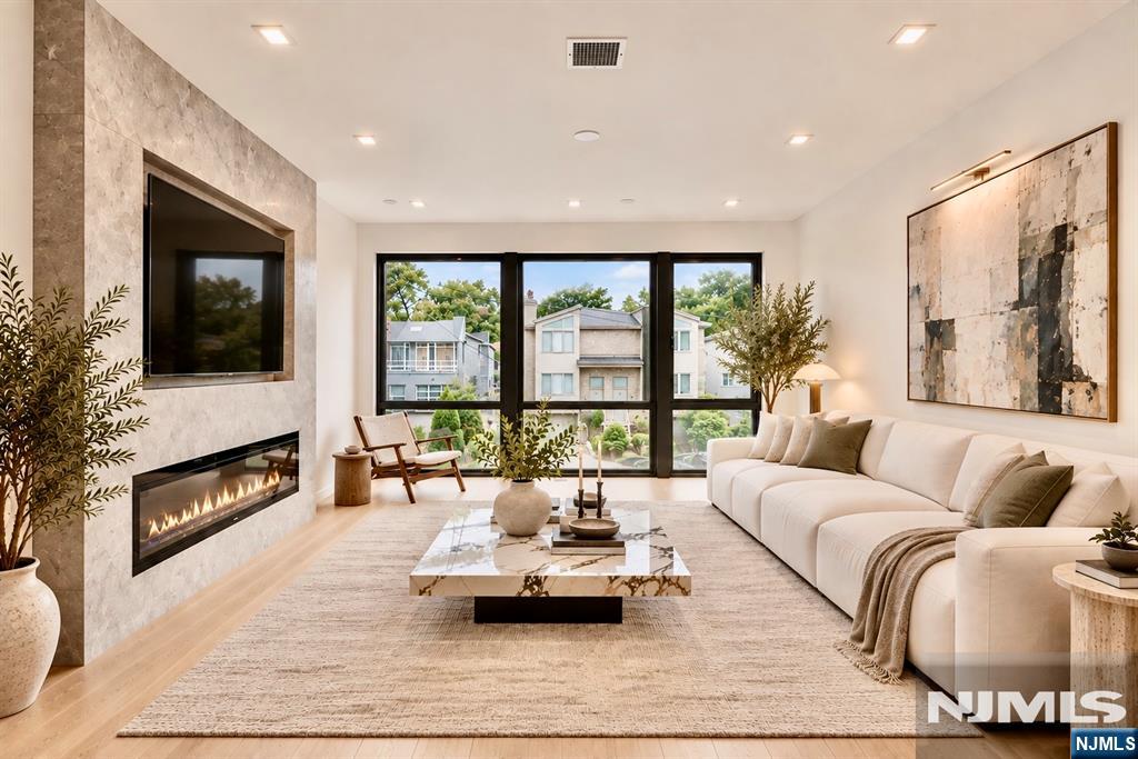 2457 2nd Street - Photo 3