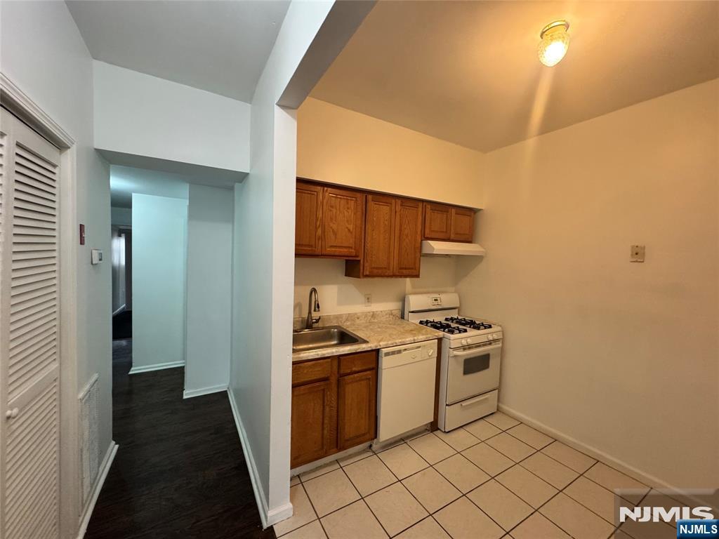 44 1/2 3rd 2nd Fl - Photo 5
