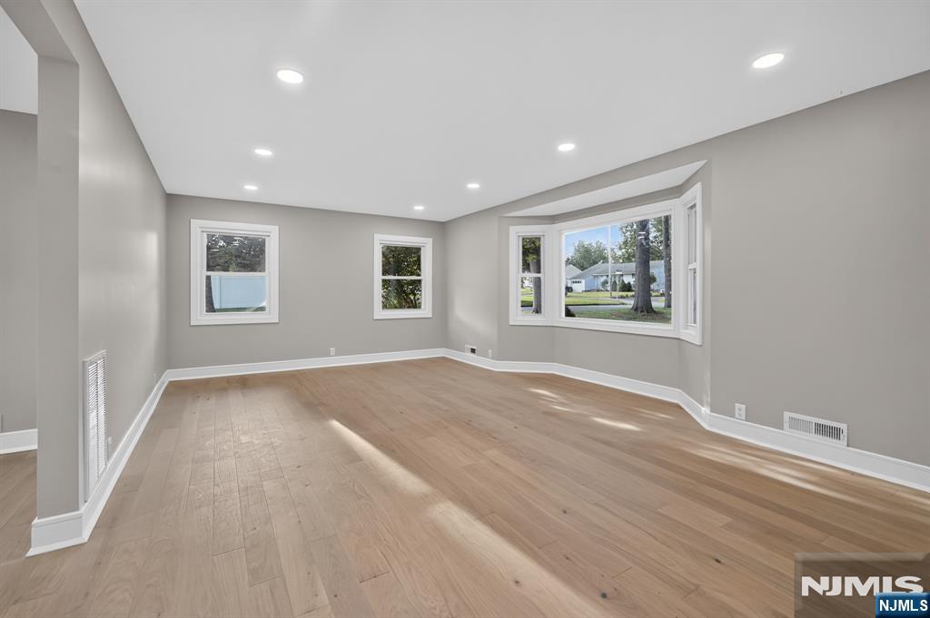 183 Jefferson Avenue - Photo 2