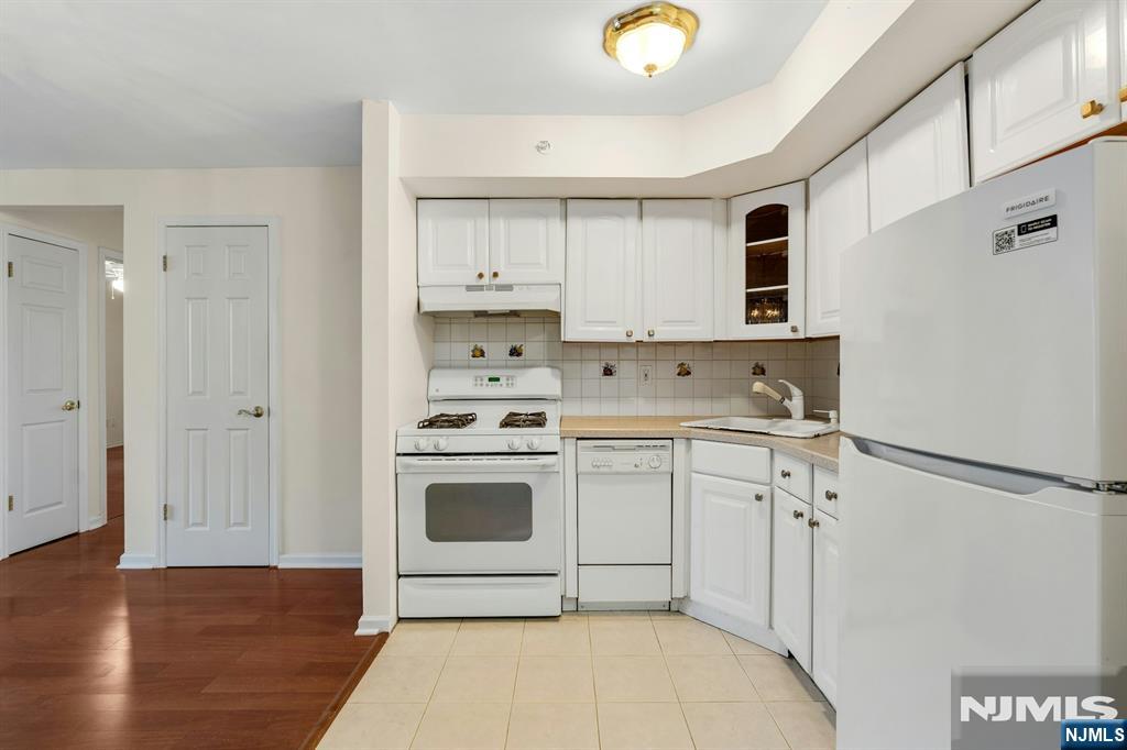 1419 Faulkner Court - Photo 5