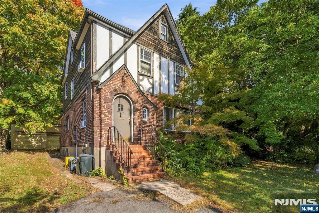 Photo 1 of Single family home for sale at 19 Bayview Ave, Englewood Cliffs, NJ 07632 | MLS# 26039475 | Listing updated on 2026-10-16
