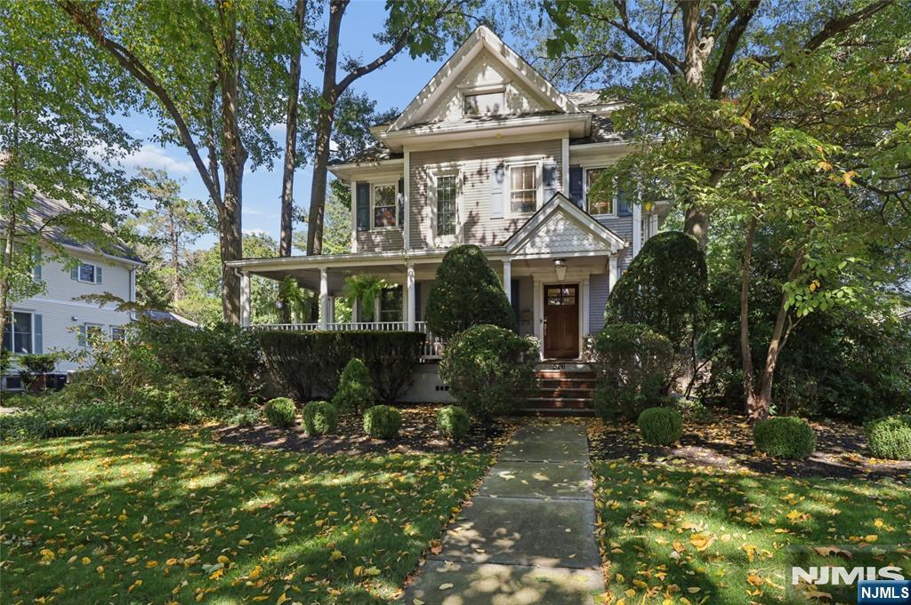 526 Oradell Avenue - Photo 2