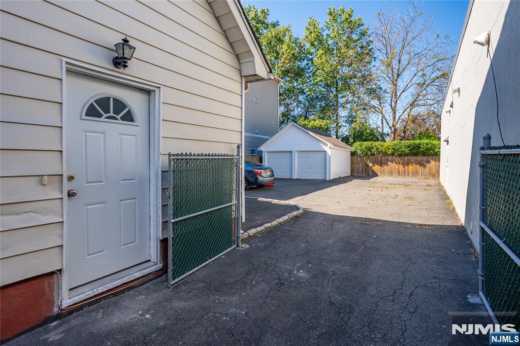 106 Broughton Avenue - Photo 2