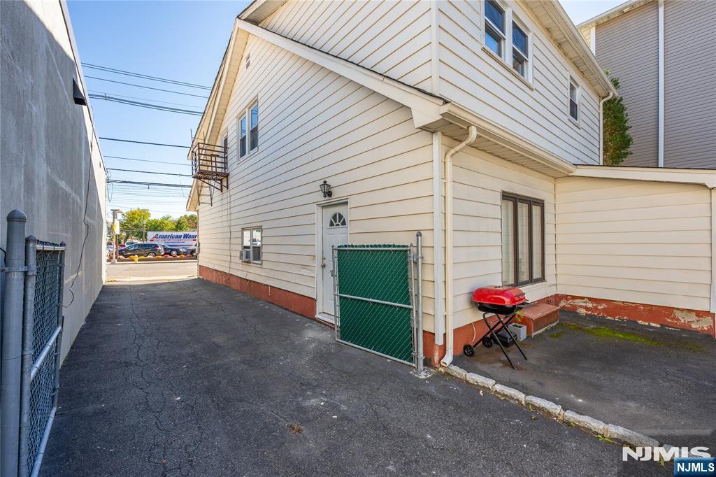 106 Broughton Avenue - Photo 3