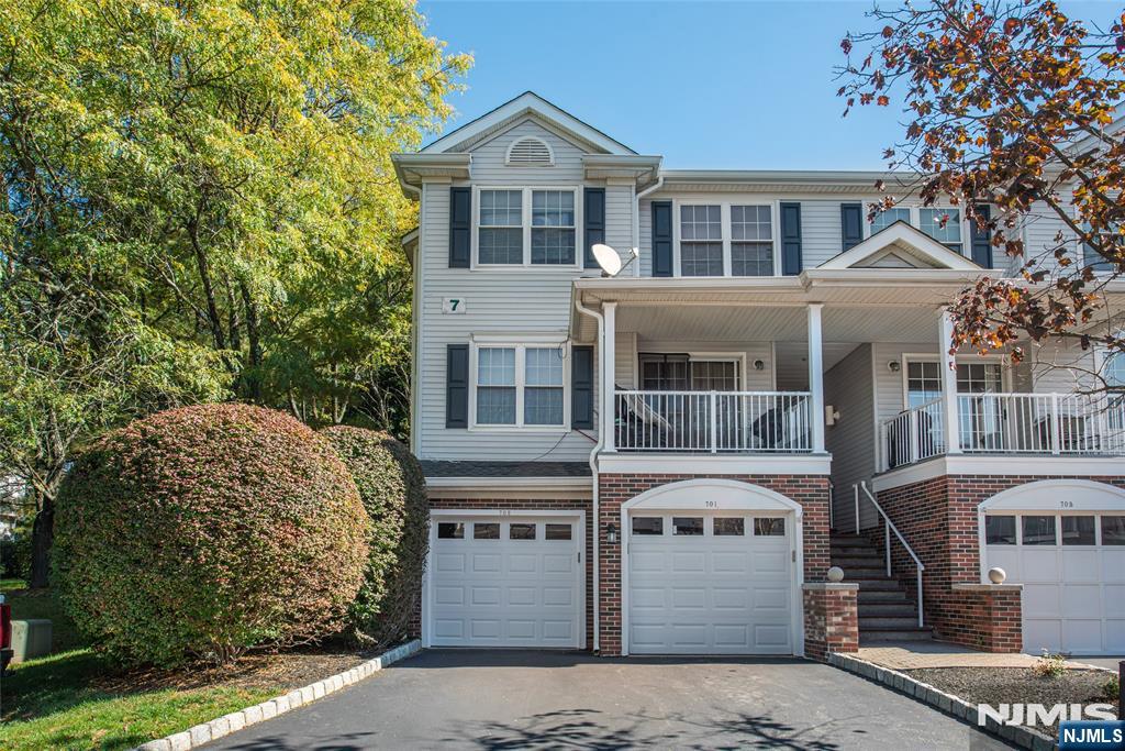 702 Buckland Court - Photo 1