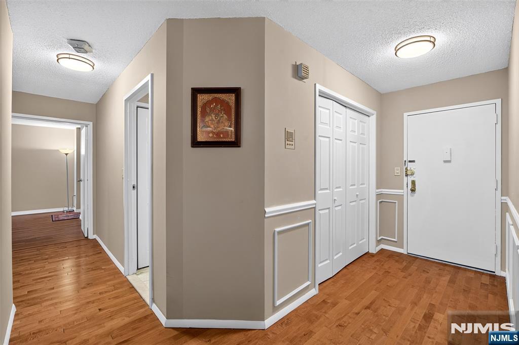 1208 Harmon Cove Tower - Photo 2