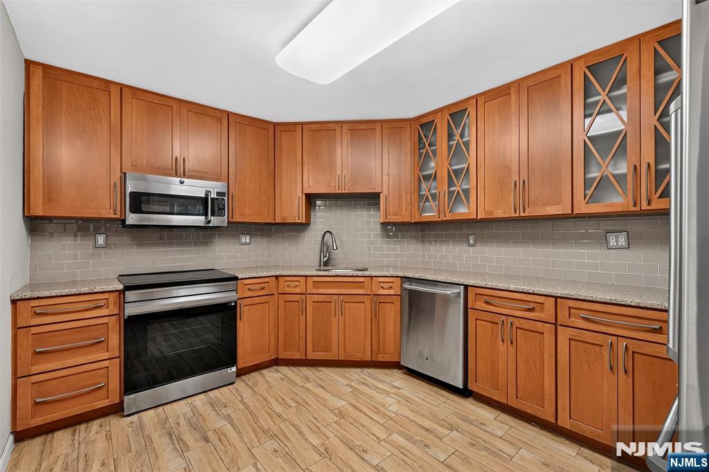 1208 Harmon Cove Tower - Photo 3