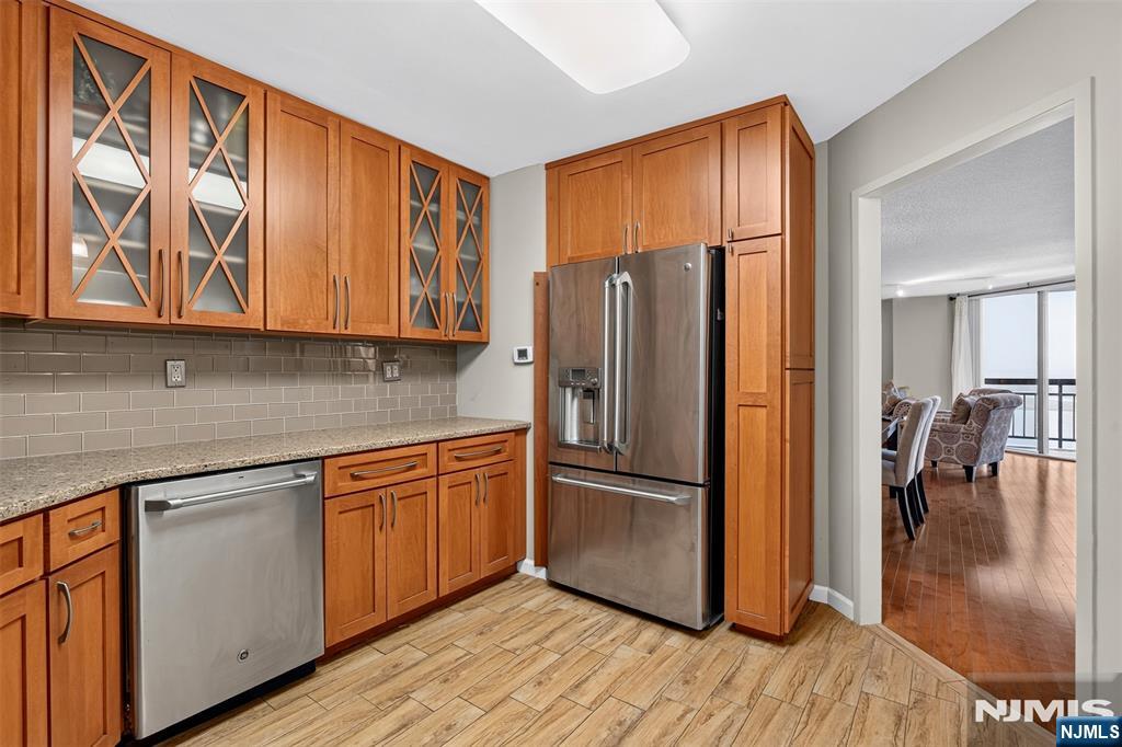 1208 Harmon Cove Tower - Photo 4