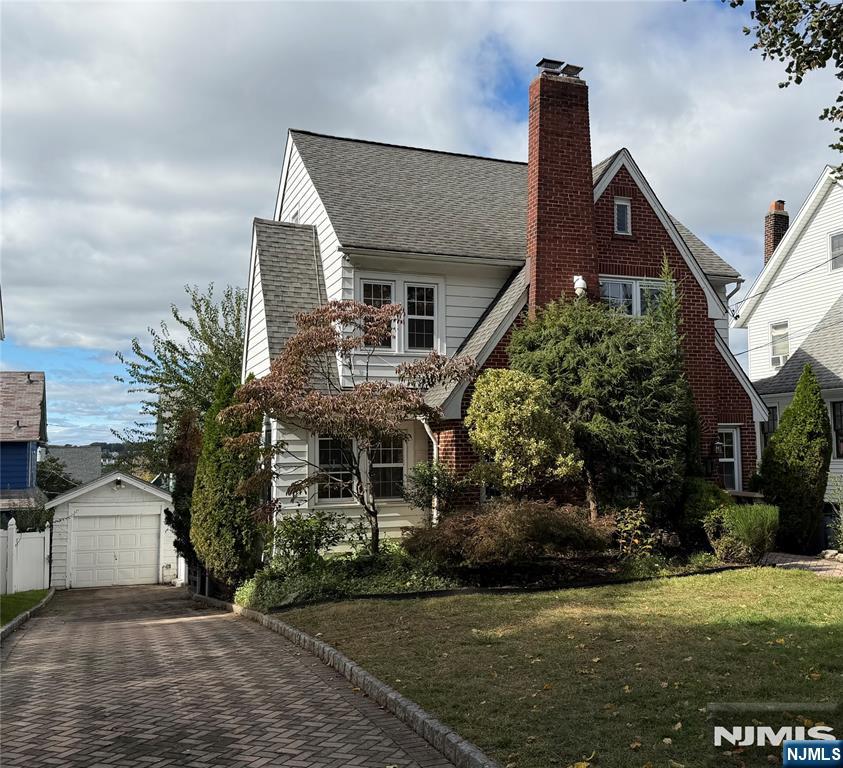9 Clinton Avenue - Photo 1