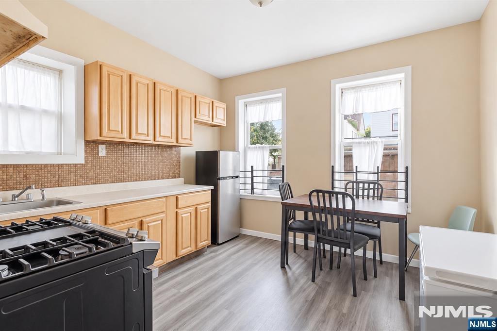 617 20th Street - Photo 2