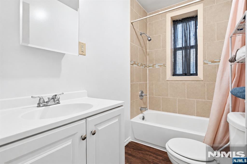 617 20th Street - Photo 4
