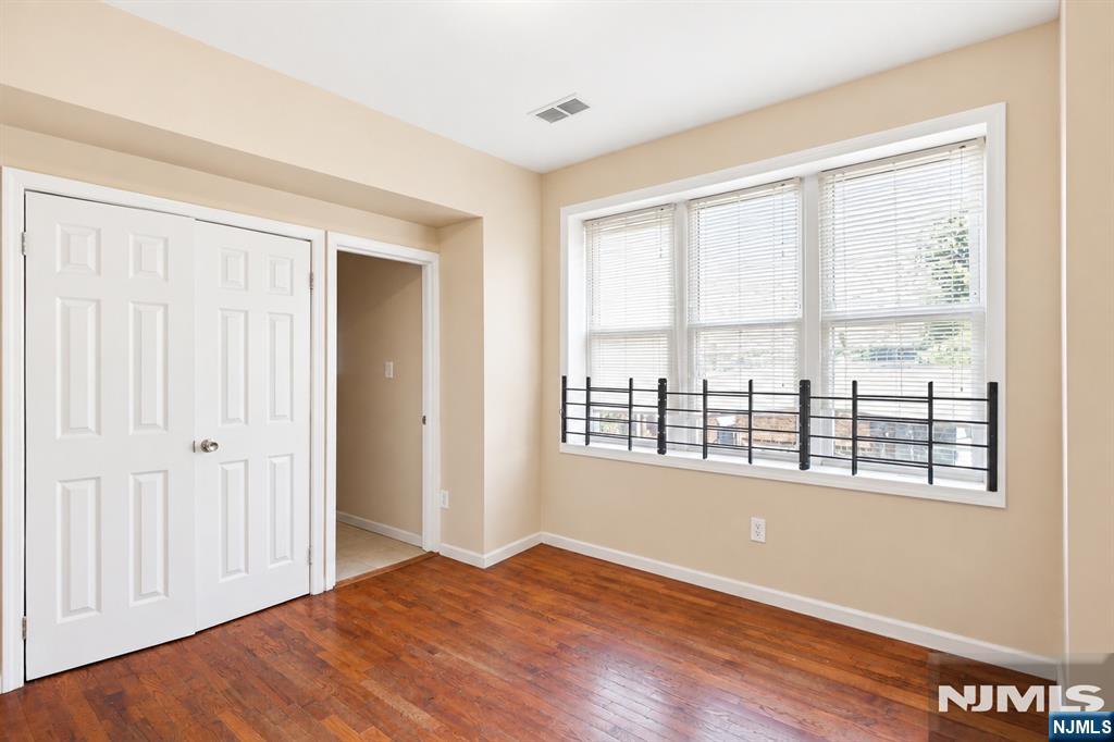617 20th Street - Photo 5