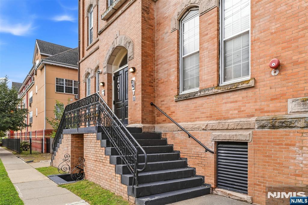 491 Valley Street 7 - Photo 1