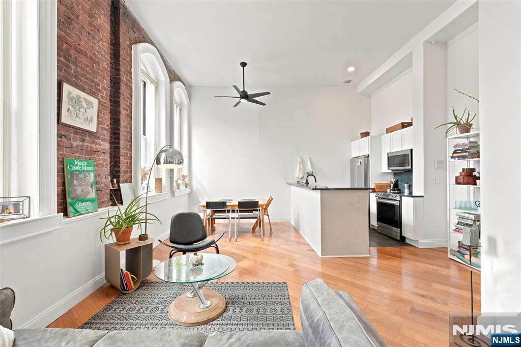 491 Valley Street 7 - Photo 3