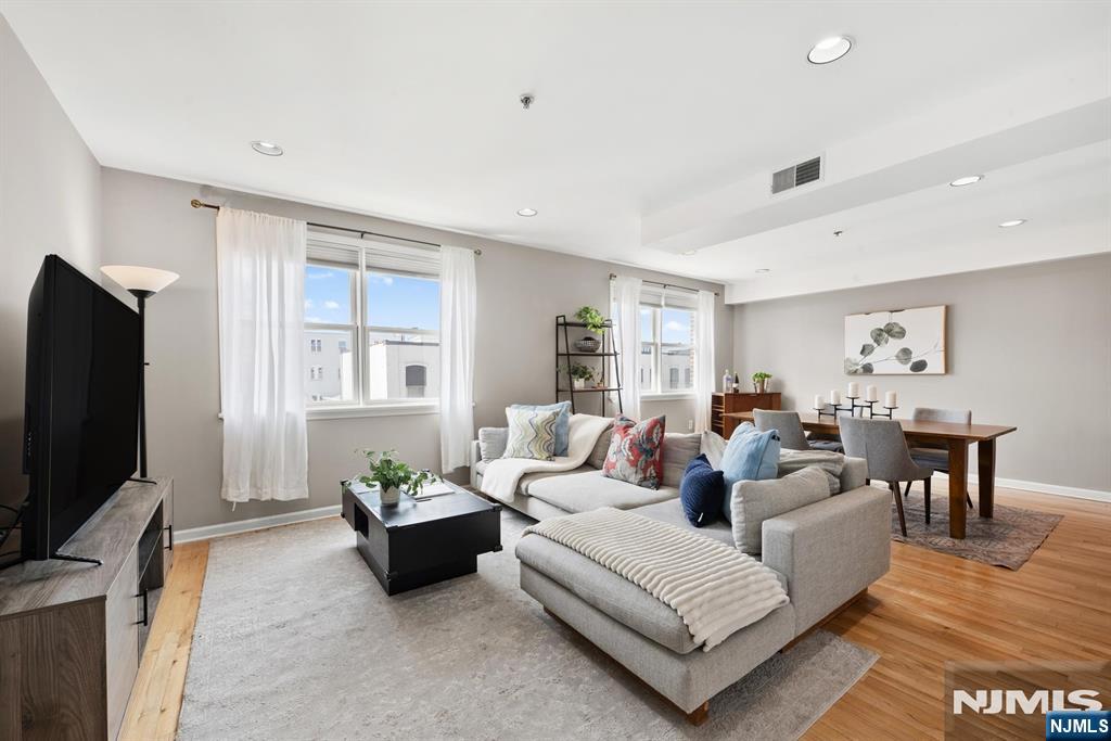 225 Clinton Street 4 - Photo 1