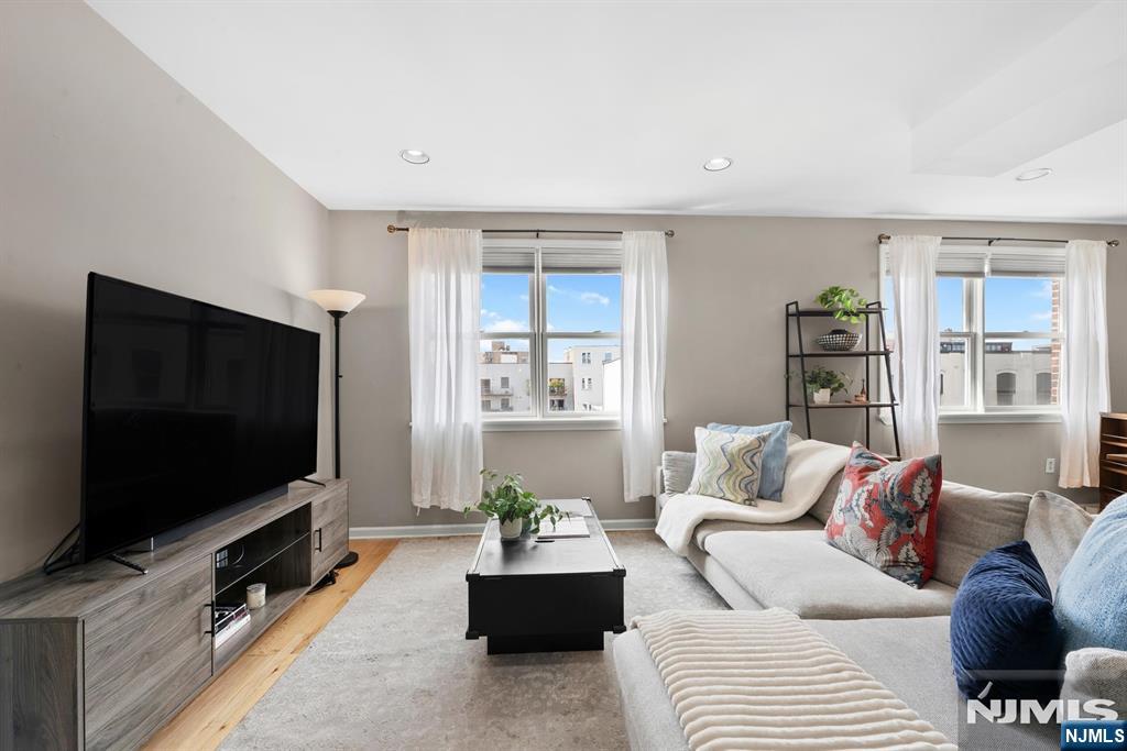 225 Clinton Street 4 - Photo 2