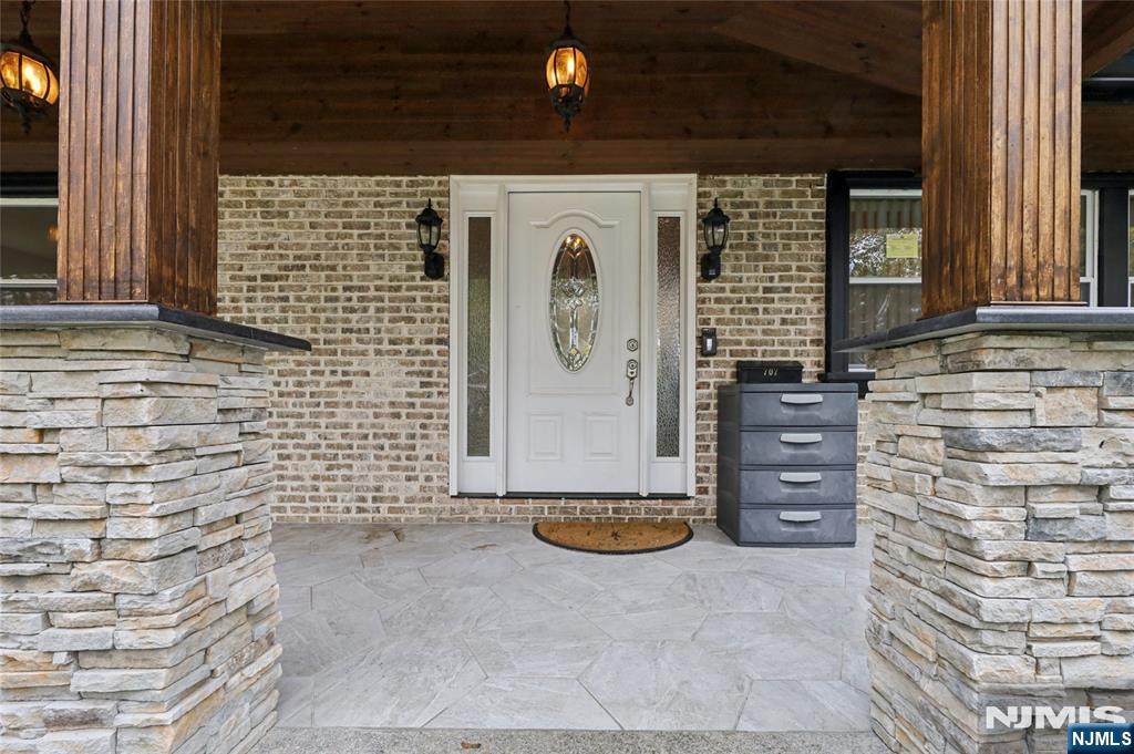 707 Chadwick Drive - Photo 3
