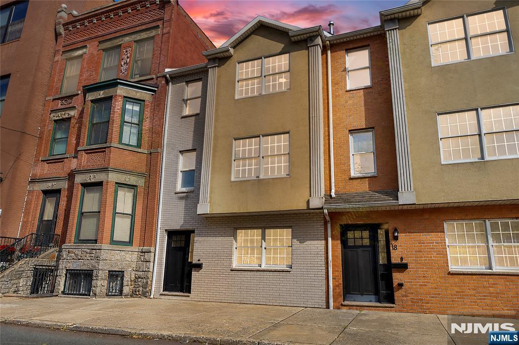 16 E Kinney Street - Photo 3