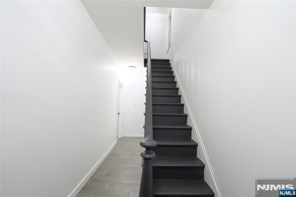 182 Summer Avenue - Photo 2