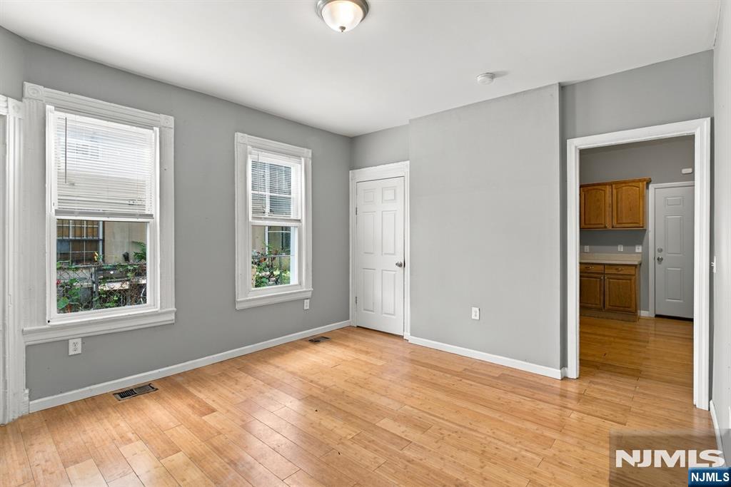 283 18th Street - Photo 3