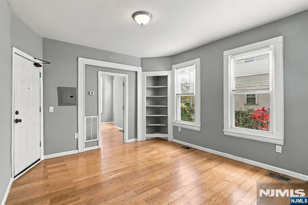 283 18th Street - Photo 4