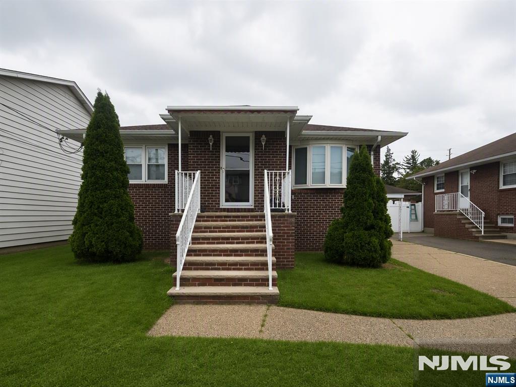 16 Jackson Avenue - Photo 2