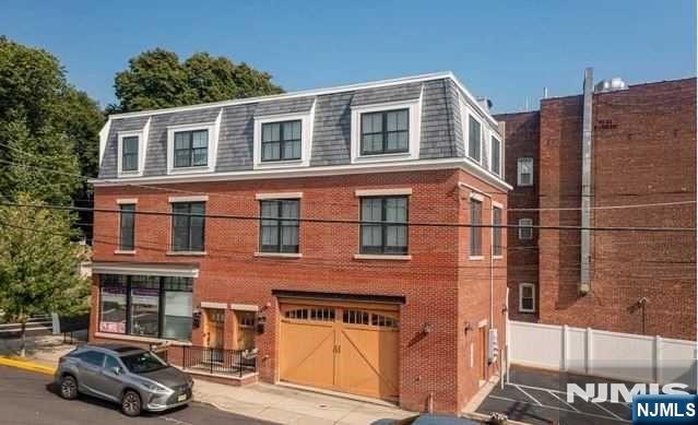 368 Paterson Avenue Left - Photo 1
