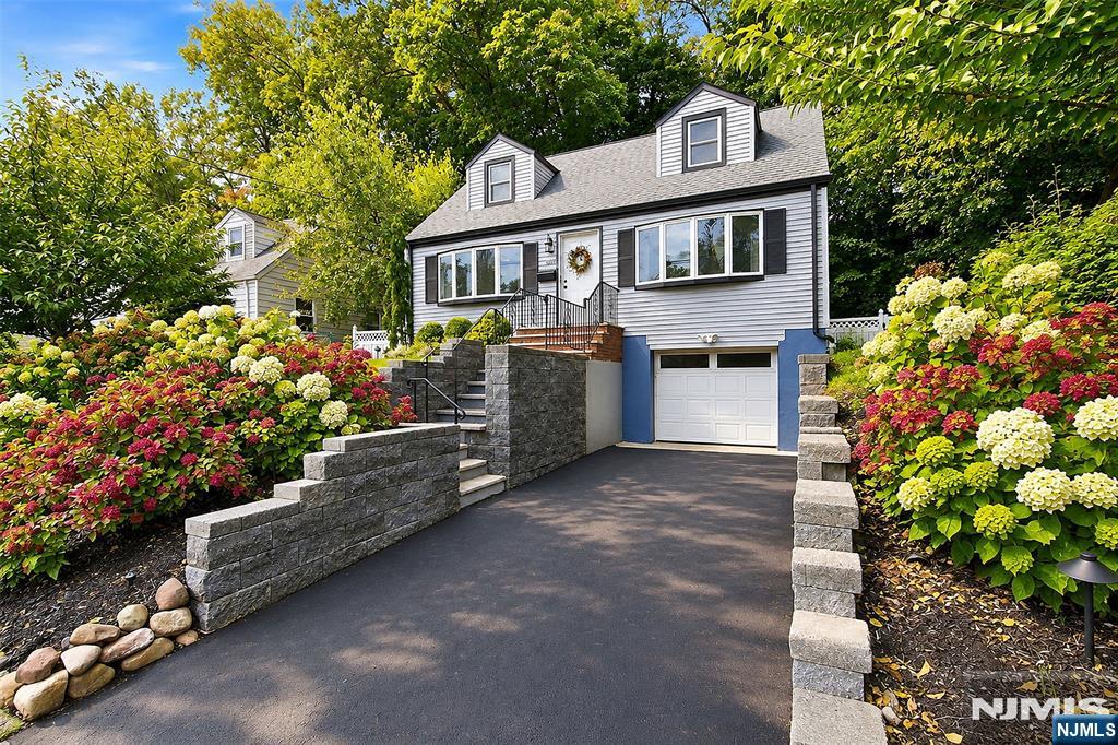 686 Broad Street - Photo 2